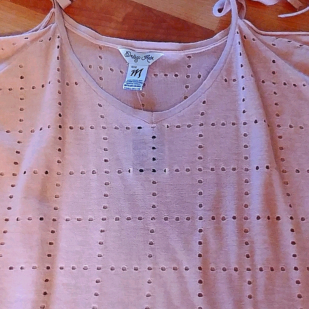 Unique light weight shoulder cutout sweater. - Picture 4 of 4